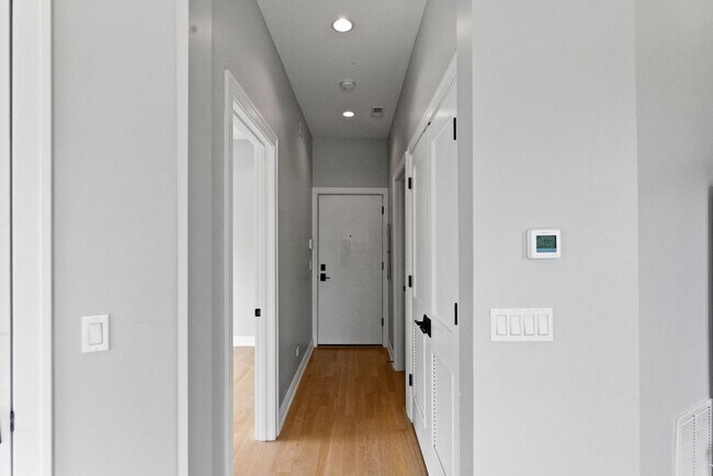 Foto del edificio - 1050 W Cornelia Ave