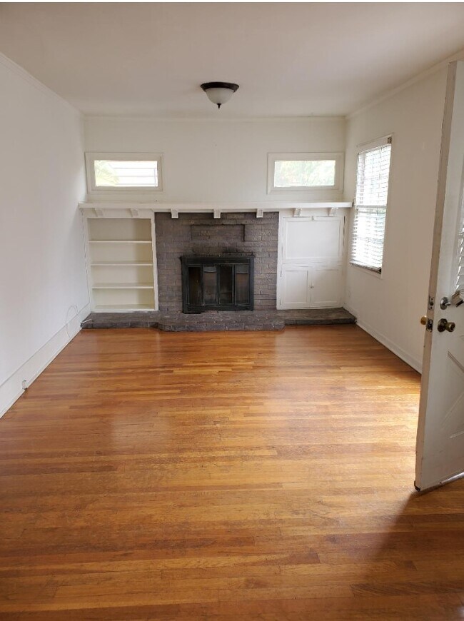 Original Oversized Fireplace - 1126 Loma Dr