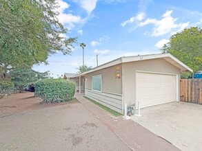 Building Photo - 2156 Montiel Rd