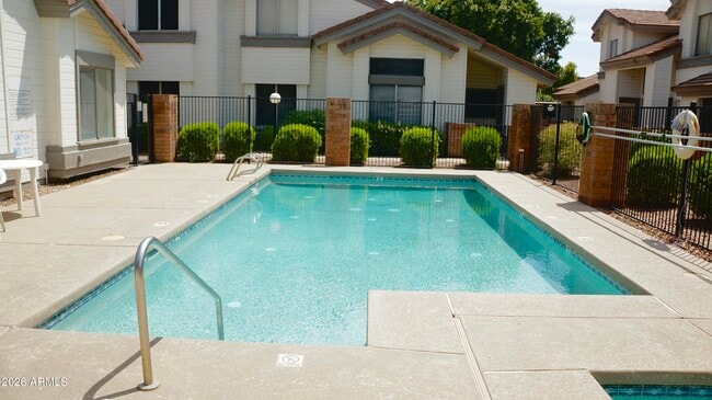 Building Photo - 2201 N Comanche Dr