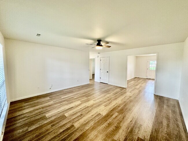 Foto del edificio - 802 E Kara Ln