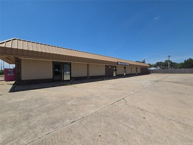 Building Photo - 8421 NE 10th St