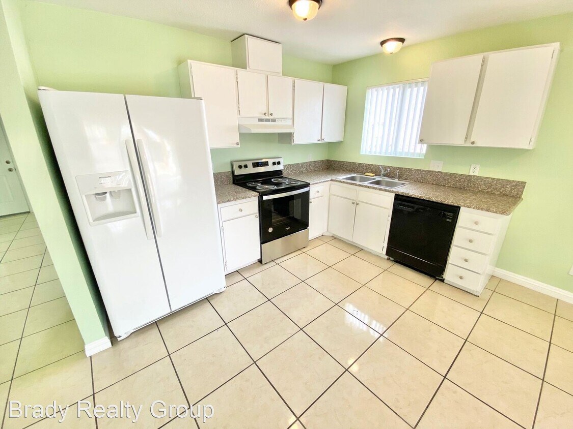 Foto principal - 3329 N Corona Del Mar Dr
