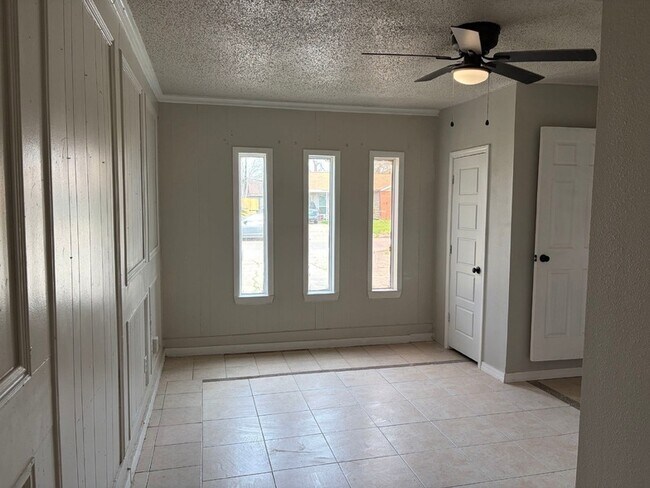Foto del edificio - 5530 Lakefield Dr