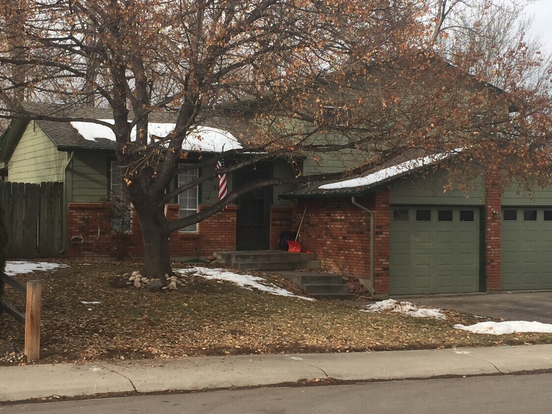 Building Photo - 2619 Hanover Dr
