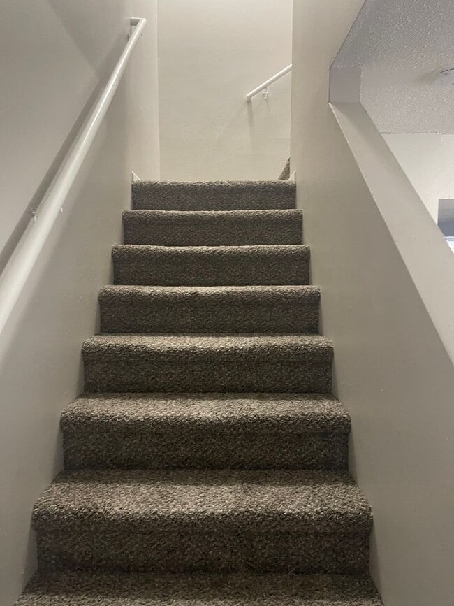 Building Photo - 1624 Pleasant View Dr