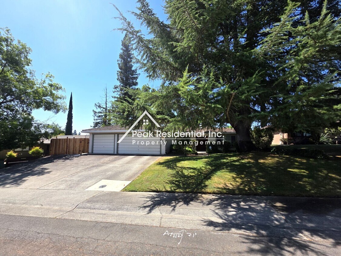 Building Photo - Nice Fair Oaks 3bd/2ba Home with 3 Car Gar...