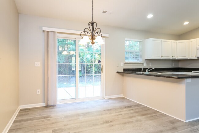 Building Photo - Charming 3 Bedroom Greenville Home