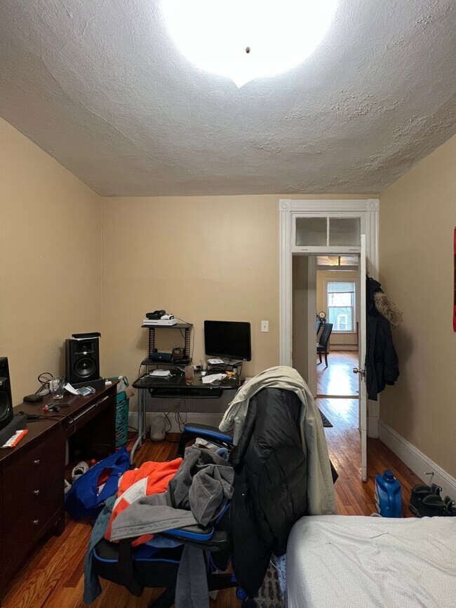 Building Photo - Porter Square, Eat-in Kitchen, Laundry on ...