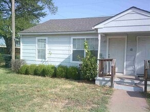 Building Photo - 1161 NW Ozmun Ave