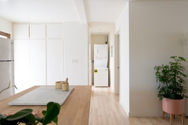 Foto del edificio - 368 N Avenue 57