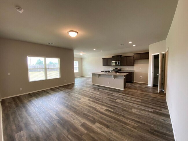 Foto del edificio - Welcome home to this beautiful 4 bedroom, ...