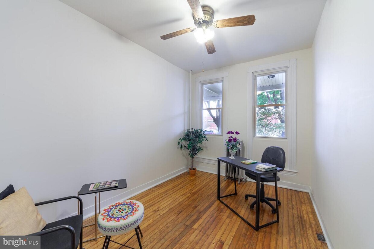 Primary Photo - 832 W 37th St