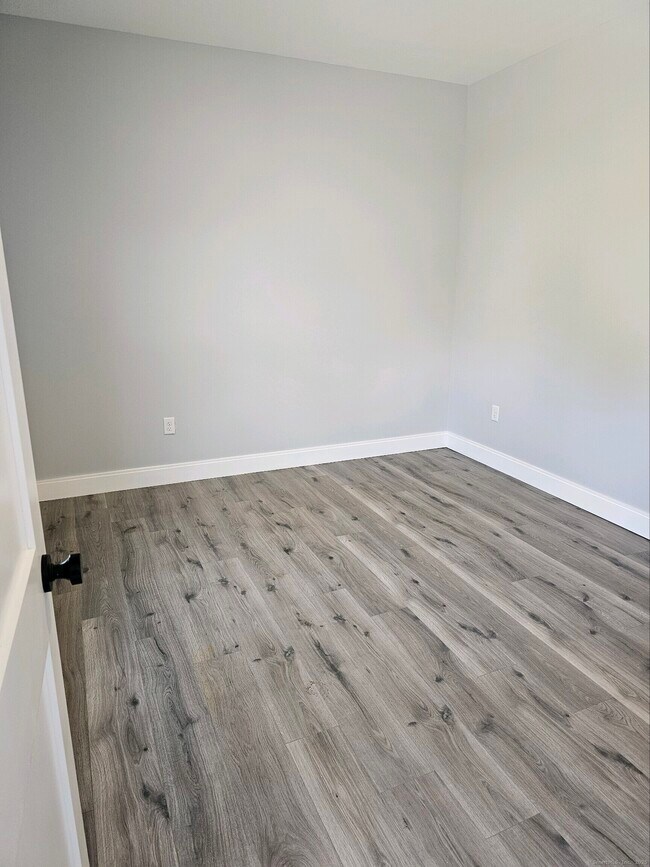 Building Photo - 281 Pequot Ave