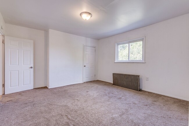 Building Photo - Available August  - Great 3 Bedroom Mt. Wa...