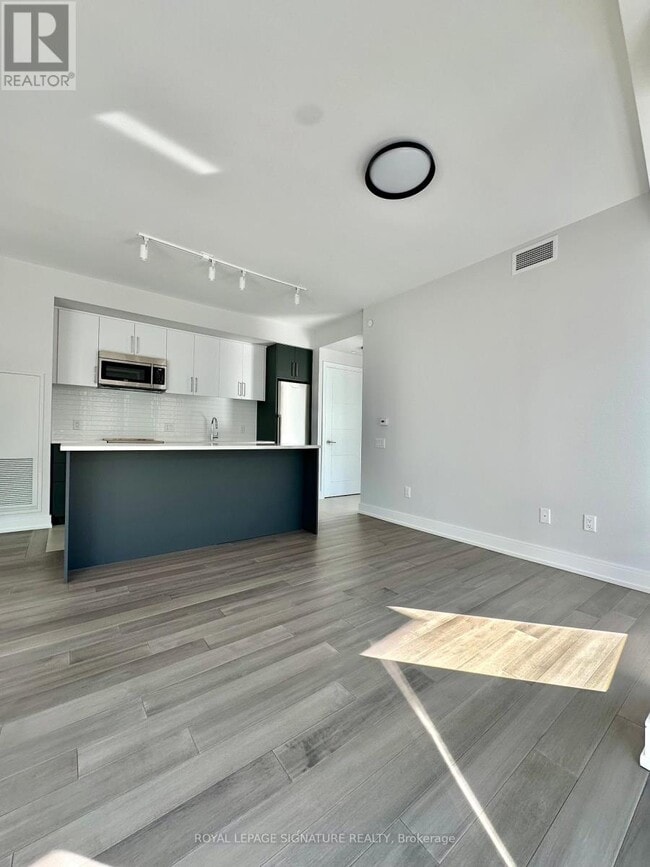 Photo du bâtiment - 2525 Bathurst St