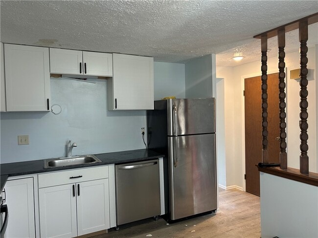 Foto del edificio - 3101 Camberly Dr