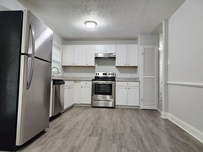 Building Photo - 5971 Moss Dr