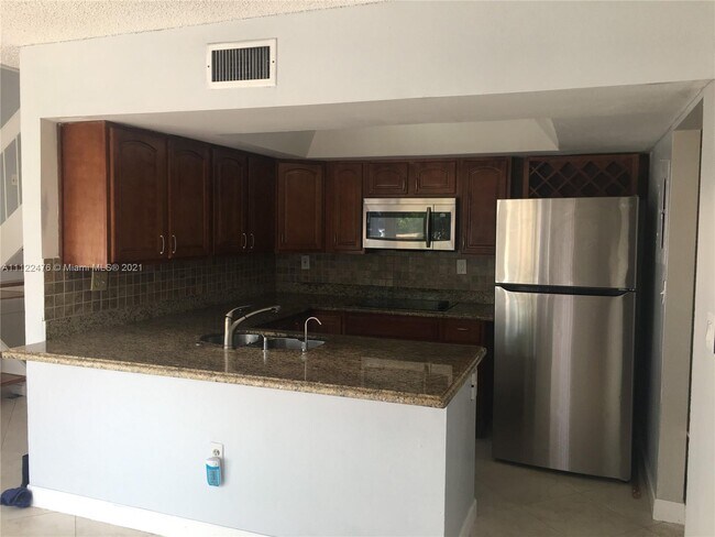 Foto del edificio - 9995 NW 9th St Cir