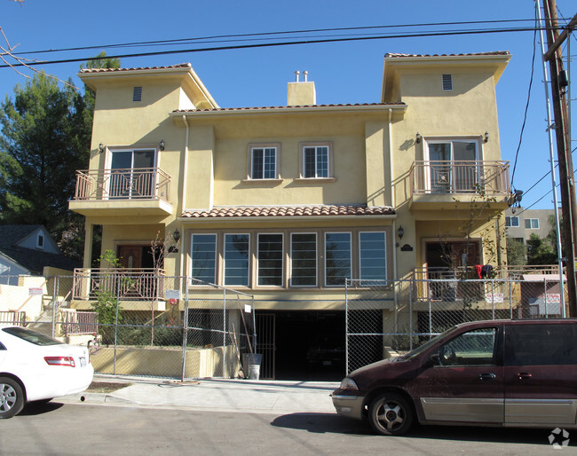Building Photo - Fernglen Townhomes