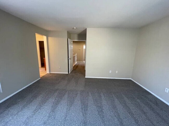 Foto del edificio - 8675 Falmouth Ave