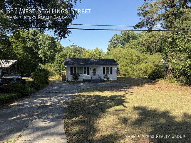 Building Photo - 832 W Stallings St