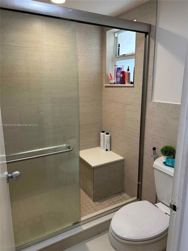 Foto del edificio - 7480 Miami Lakes Dr