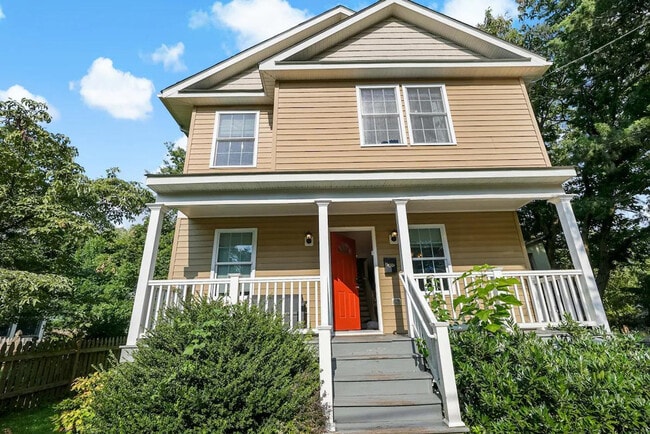 Foto del edificio - 9 S Walter Reed Dr