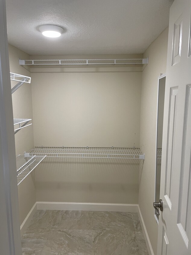 Primary Photo - 1100 Ponce De Leon Cir