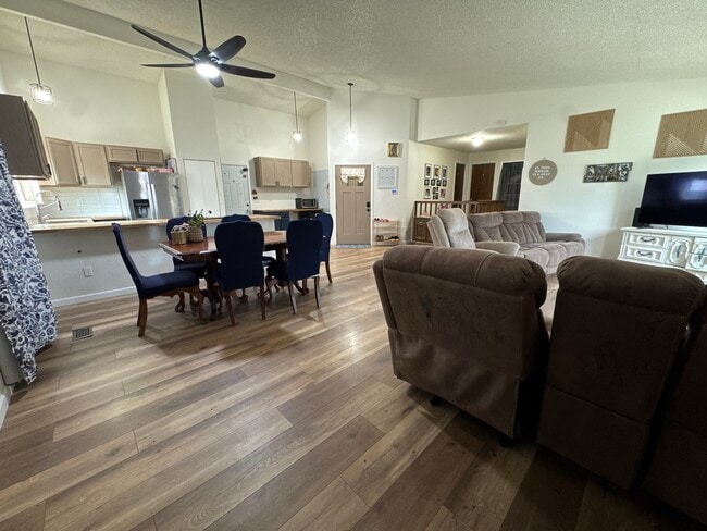 Building Photo - 3685 Deep Haven Dr
