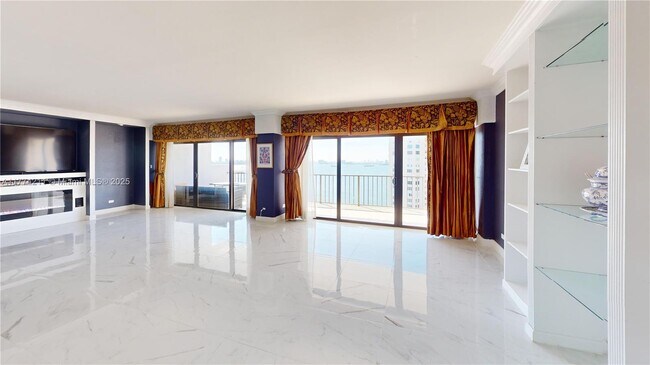 Foto del edificio - 1800 NE 114th St