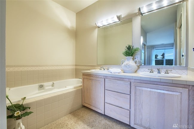 Master Bath - 10042 Main St