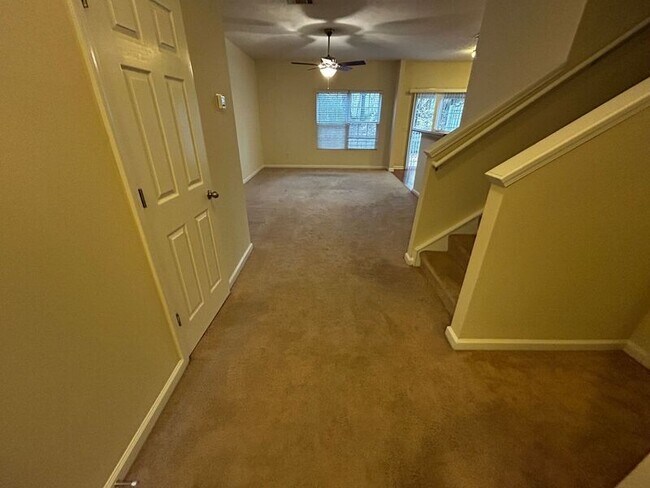 Foto del edificio - 8328 Oak Knoll Dr