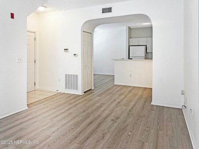 Foto del edificio - 28114 Harbour Vista Cir