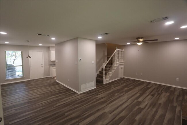 Foto del edificio - 221 McCarley Pl