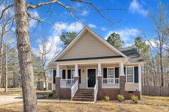 Building Photo - 120 Saddletree Dr