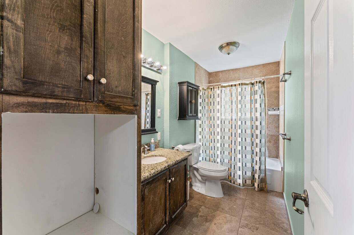 Building Photo - 2515 Shakespeare St