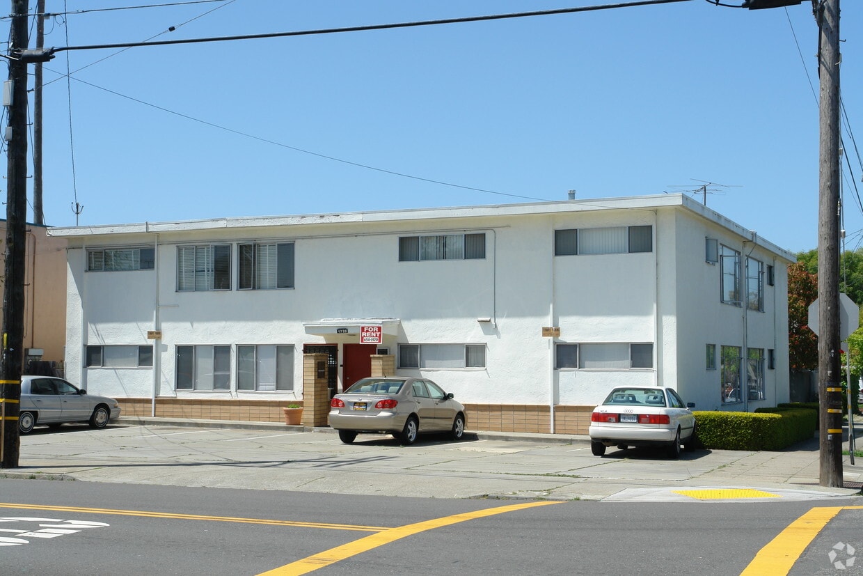 Primary Photo - 1728 Curtis St