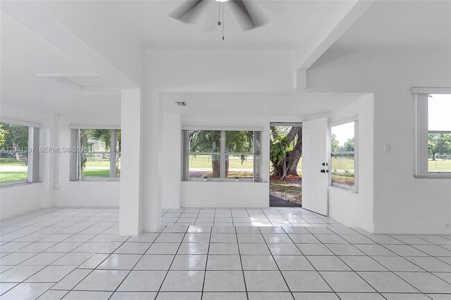 Foto del edificio - 2024 NE 174th St