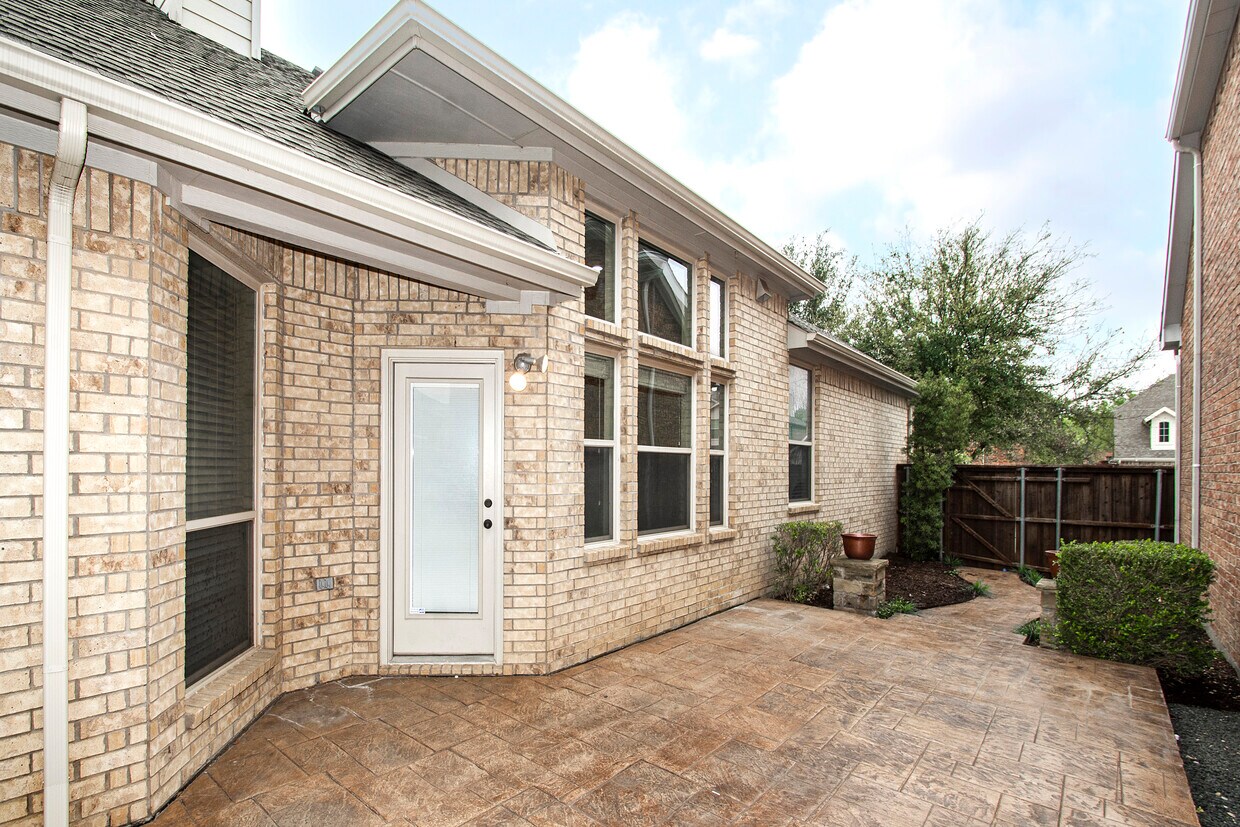 Backyard - 5832 Hidden Creek Ln