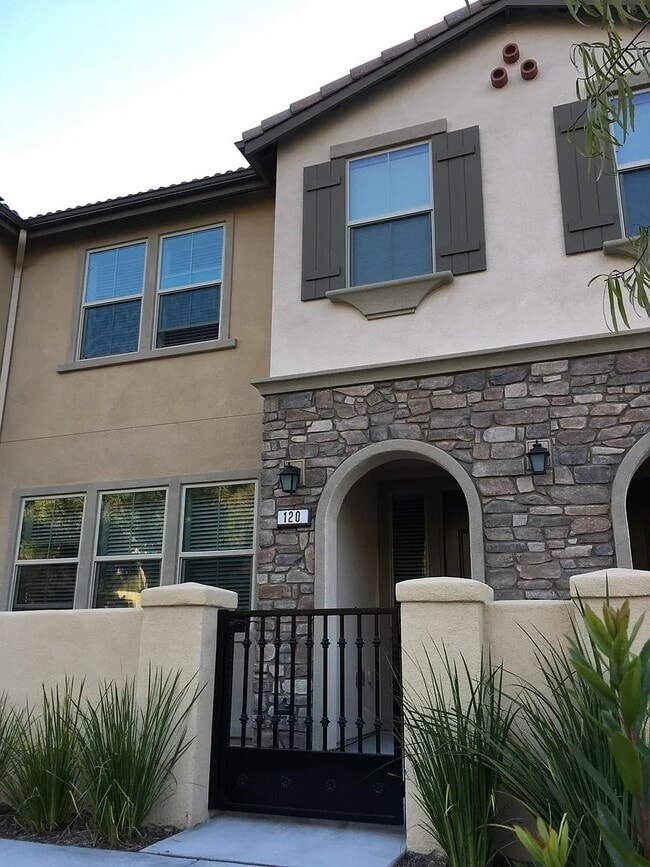 Building Photo - 120 Auburn Heights Ln
