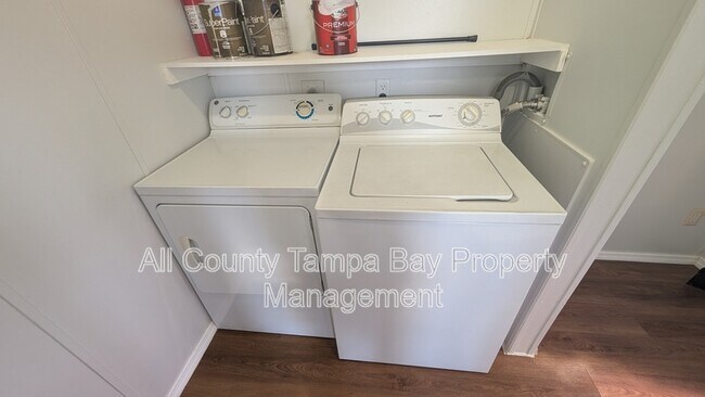 Foto del edificio - 3753 Oakwood Dr