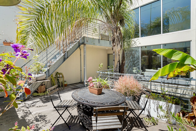 Private Deck - 712 Bryant St