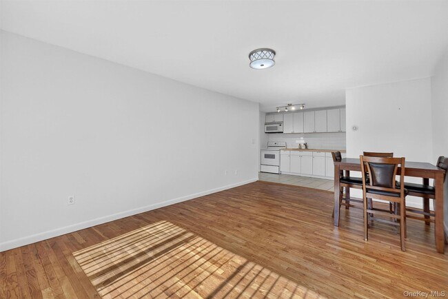 Foto del edificio - 810 Blooming Grove Turnpike