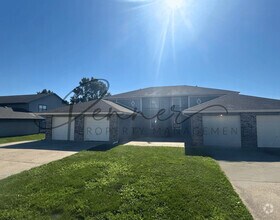 Building Photo - 517 Sky Vue Dr