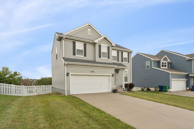 Foto del edificio - 2-Story with Loft, Deck, & Fenced Yard!!