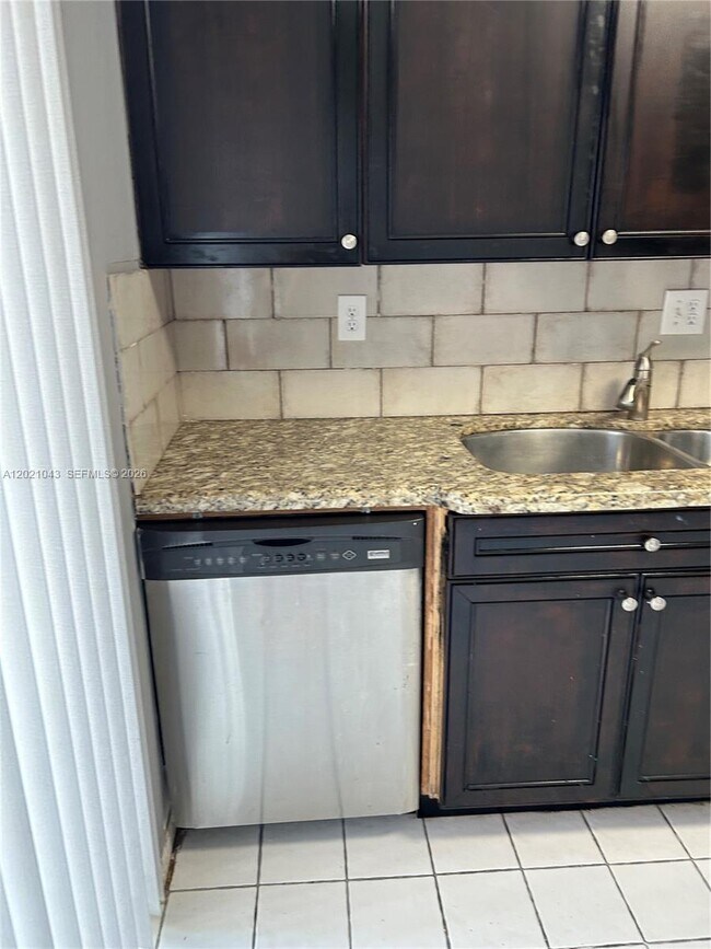Foto del edificio - 1136 NE 210th Terrace