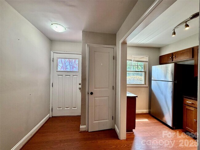 Foto del edificio - 1207 Green Oaks Ln