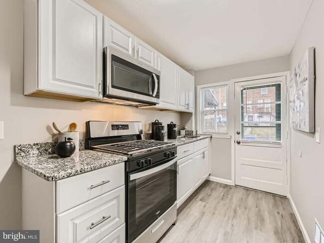 Building Photo - 3744 Elmley Ave
