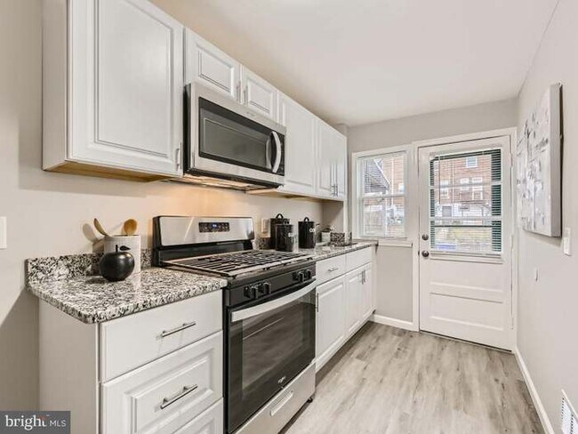 Foto del edificio - 3744 Elmley Ave